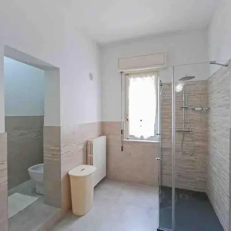 Grazioso Con Parcheggio Privato Lejlighed