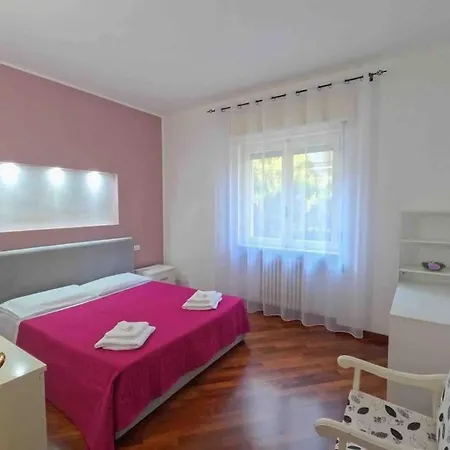 Grazioso Con Parcheggio Privato Apartmán