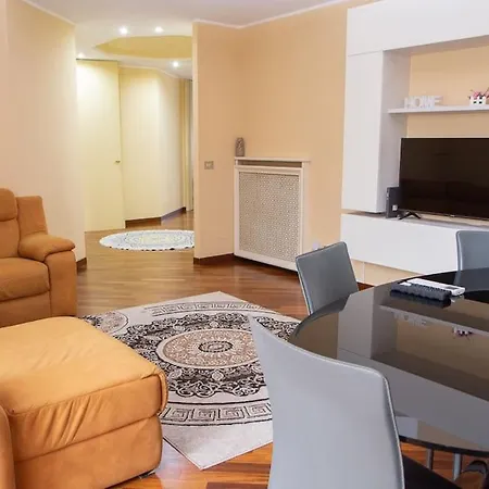 Grazioso Con Parcheggio Privato Appartement Piacenza